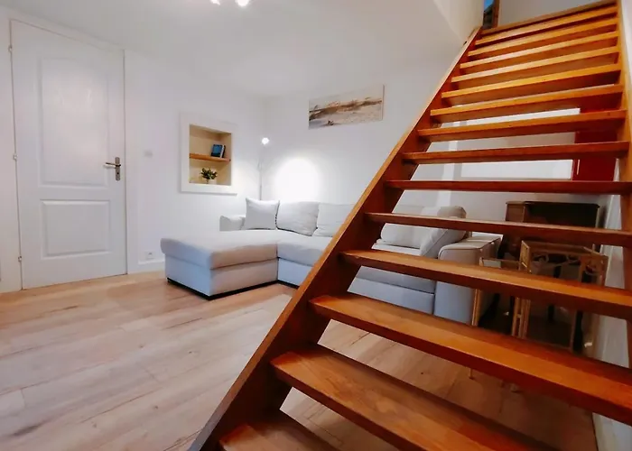 Semesterbostad La Maison Bleue *